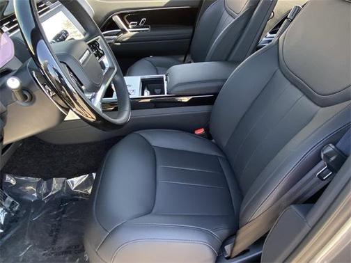 2025 Land Rover Range Rover P400 SE 7 Seat