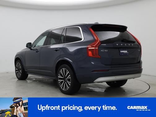 2022 Volvo XC90 T6 Momentum