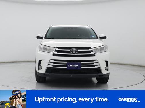 White 2018 Toyota Highlander XLE