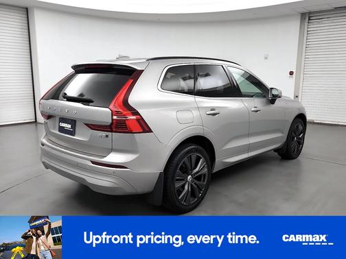 2022 Volvo XC60 B5 Momentum