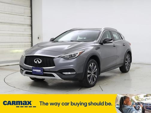 2017 INFINITI QX30 Premium