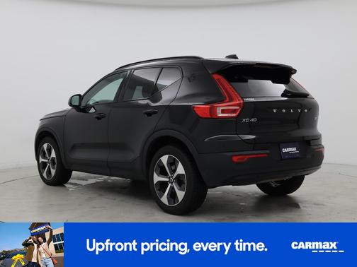 2023 Volvo XC40 B5 Plus Dark Theme