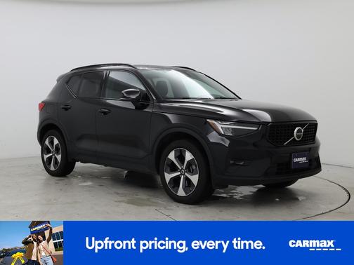 2023 Volvo XC40 B5 Plus Dark Theme