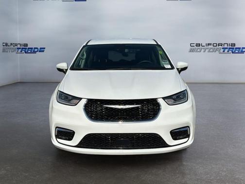 Bright White Clearcoat 2023 Chrysler Pacifica Touring L