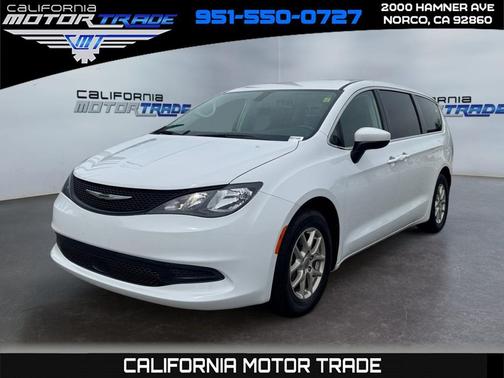 Bright White Clearcoat 2022 Chrysler Voyager LX