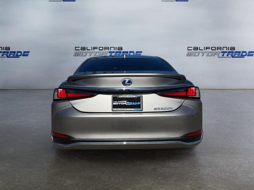 2021 Lexus ES 300h Base