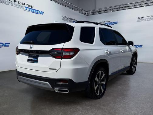 2024 Honda Pilot Touring 8-Passenger