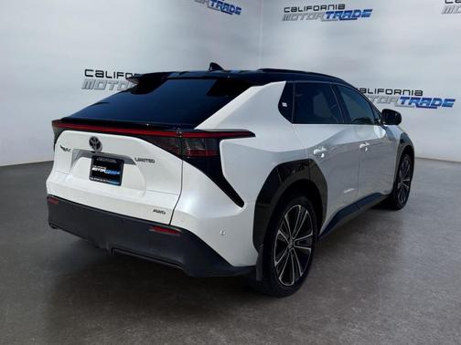 Wind Chill Pearl w/Black Roof 2024 Toyota bZ4X Limited