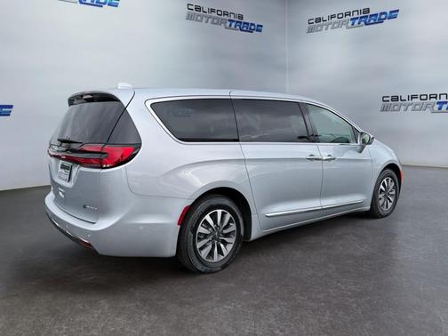 2022 Chrysler Pacifica Hybrid Limited