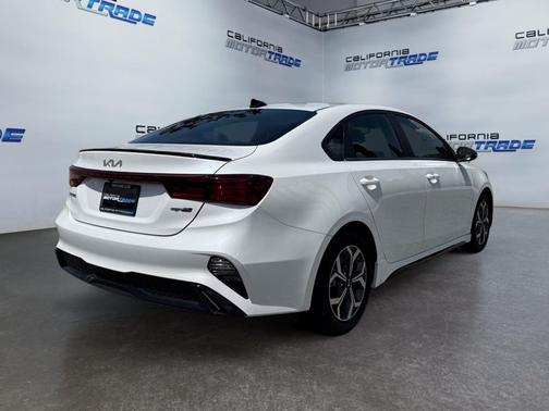 Snow White Pearl 2023 Kia Forte GT-Line