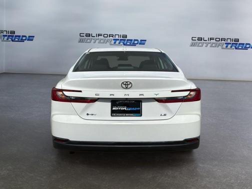 Ice Cap 2025 Toyota Camry LE