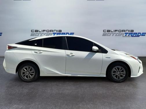 Blizzard Pearl 2016 Toyota Prius Two