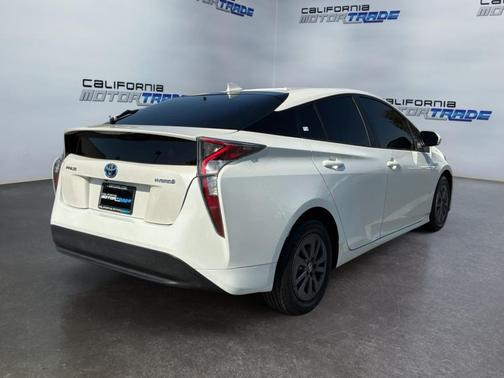 Blizzard Pearl 2016 Toyota Prius Two