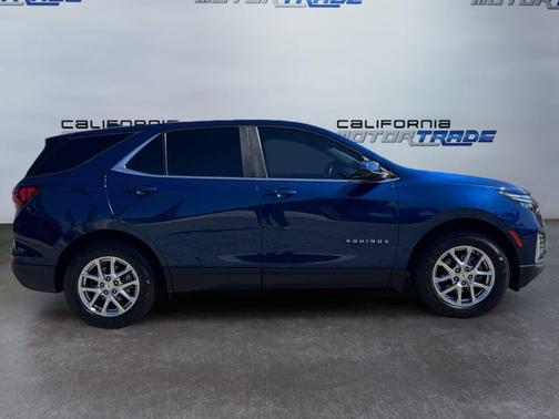 Blue Glow Metallic 2022 Chevrolet Equinox 1LT