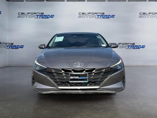 2022 Hyundai ELANTRA SE