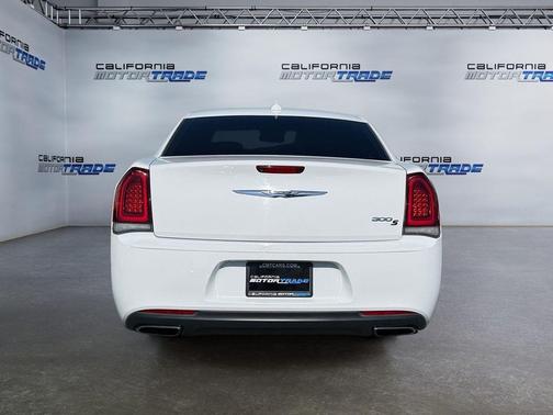 2018 Chrysler 300 S