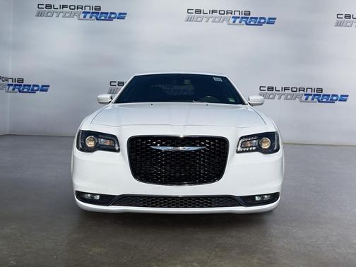 2018 Chrysler 300 S
