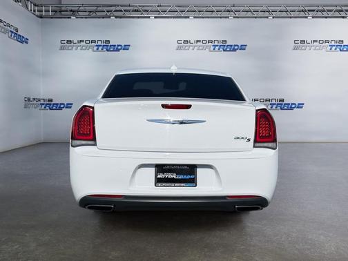 2018 Chrysler 300 S