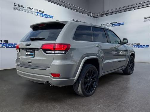 2022 Jeep Grand Cherokee Laredo