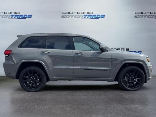 2022 Jeep Grand Cherokee Laredo