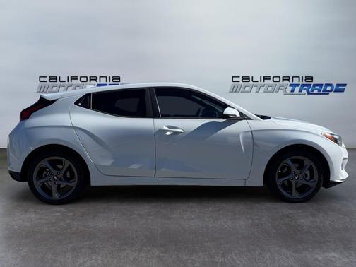 2019 Hyundai Veloster 2