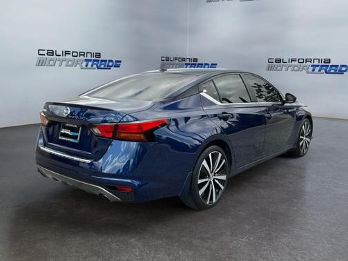 Deep Blue Pearl 2019 Nissan Altima 2.5 SR
