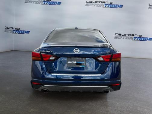 Deep Blue Pearl 2019 Nissan Altima 2.5 SR