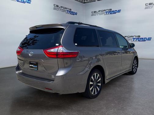 Predawn Gray Mica 2018 Toyota Sienna XLE