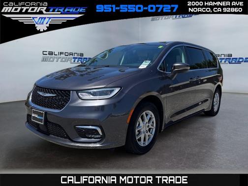 Granite Crystal Metallic Clearcoat 2023 Chrysler Pacifica Touring L