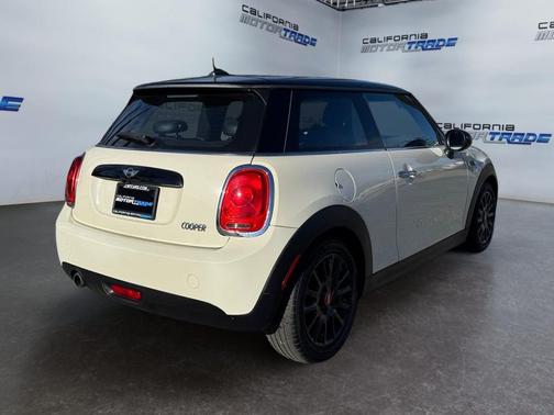 2017 MINI Hardtop Cooper