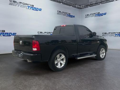 Diamond Black Crystal Pearlcoat 2020 RAM 1500 Classic Express