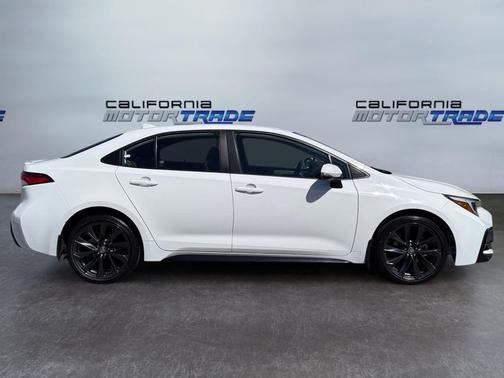 Ice Cap 2023 Toyota Corolla SE