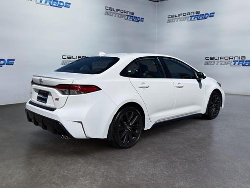 Ice Cap 2023 Toyota Corolla SE