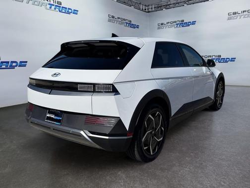 2024 Hyundai IONIQ 5 SE Standard Range