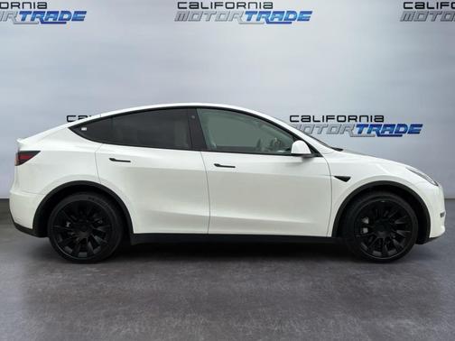 Pearl White Multi-Coat 2022 Tesla Model Y Long Range Dual Motor All-Wheel Drive