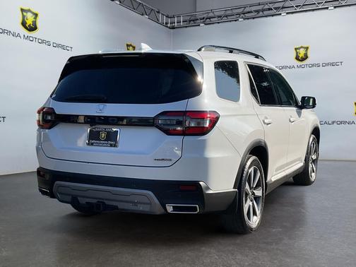 2025 Honda Pilot Touring 8-Passenger