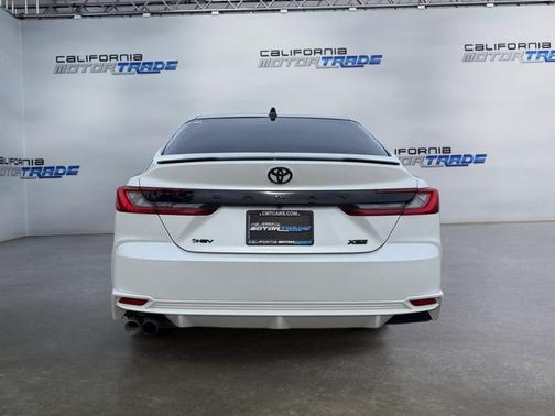 Wind Chill Pearl/Midnight Black Metallic 2025 Toyota Camry XSE