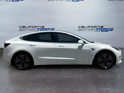 Pearl White Multi-Coat 2019 Tesla Model 3 Mid Range