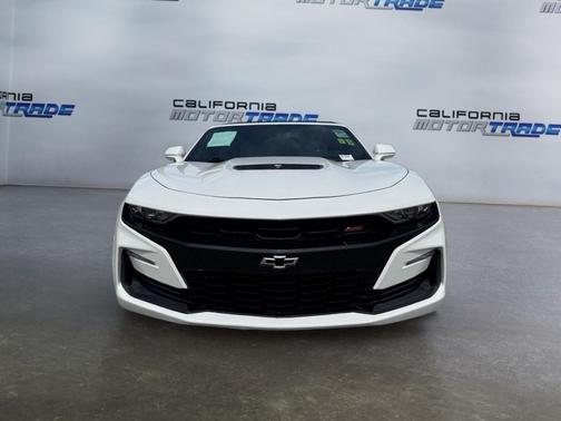 Summit White 2019 Chevrolet Camaro 2SS