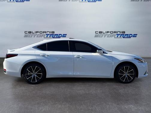 2024 Lexus ES 300h Base