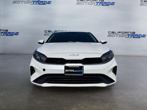 Snow White Pearl 2023 Kia Forte LXS