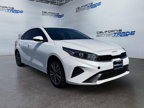Snow White Pearl 2023 Kia Forte LXS