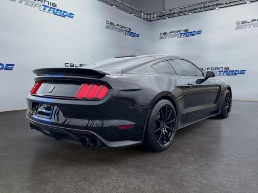 2017 Ford Shelby GT350 Base