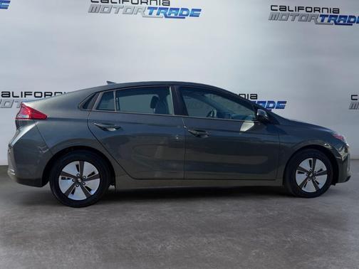 2022 Hyundai IONIQ Hybrid Blue