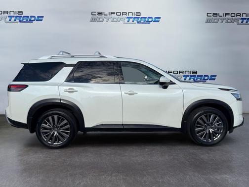 2022 Nissan Pathfinder SL 2WD