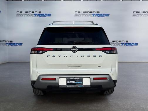 2022 Nissan Pathfinder SL 2WD