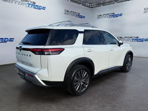 2022 Nissan Pathfinder SL 2WD