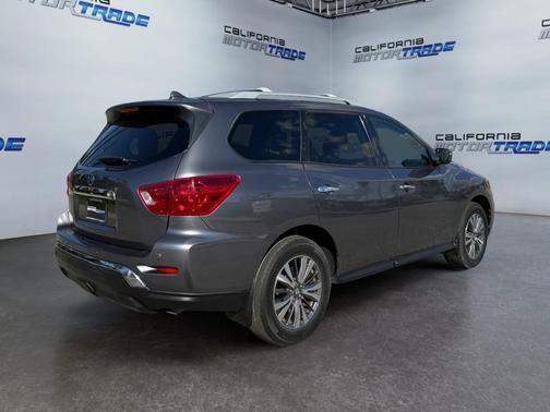 2019 Nissan Pathfinder S