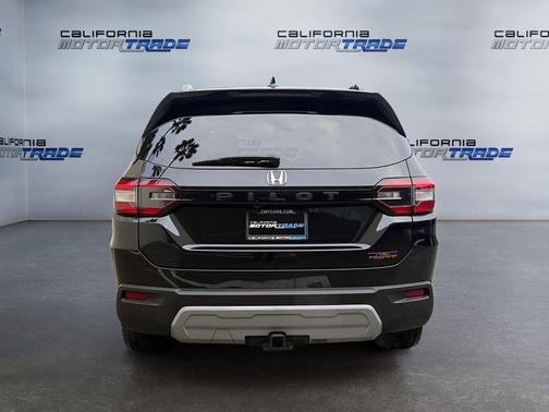 Crystal Black Pearl 2025 Honda Pilot TrailSport