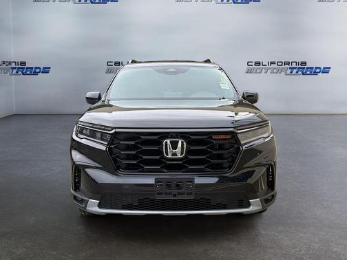 Crystal Black Pearl 2025 Honda Pilot TrailSport